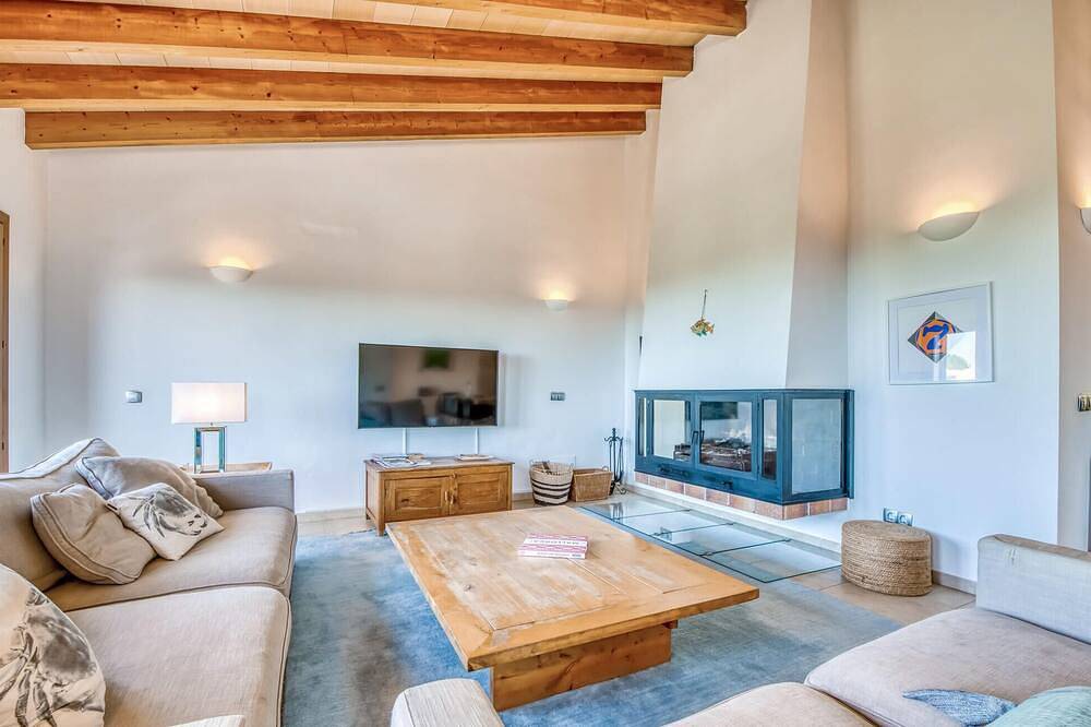 Stunning home in Galilea with private swimming pool, can be inside or outside in Galilea, Puigpunyent