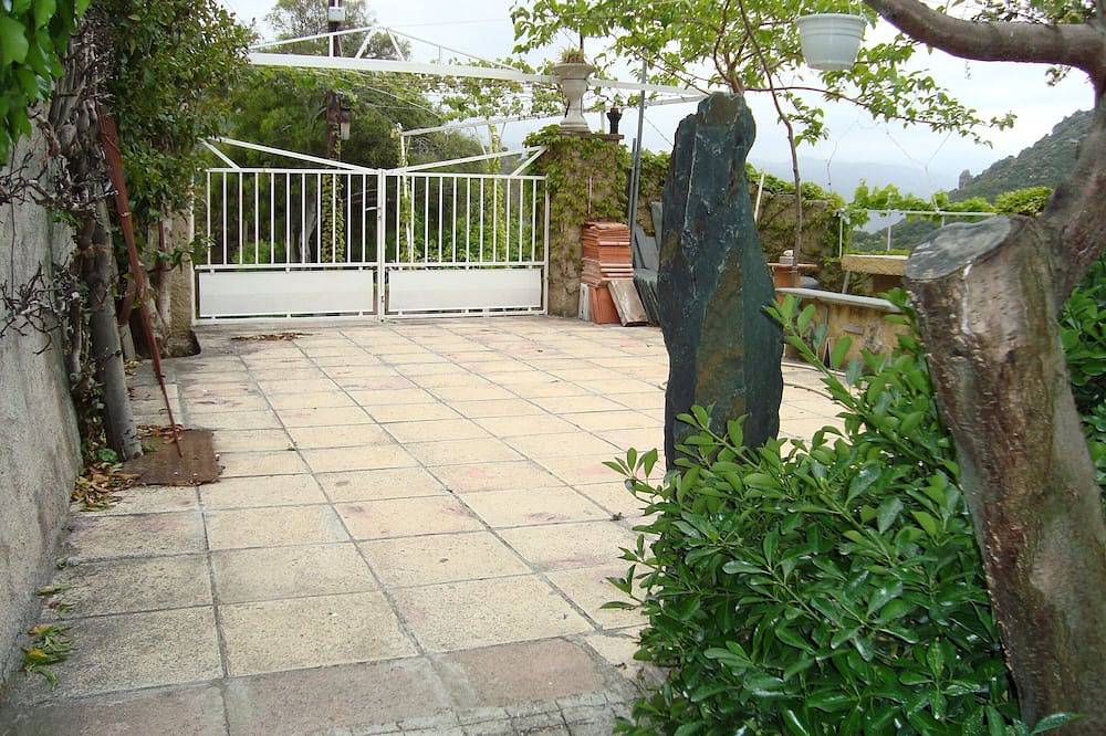 Soleggiato villa con vista mozzafiato sul borgo e il mare in Oletta, Calvi e dintorni