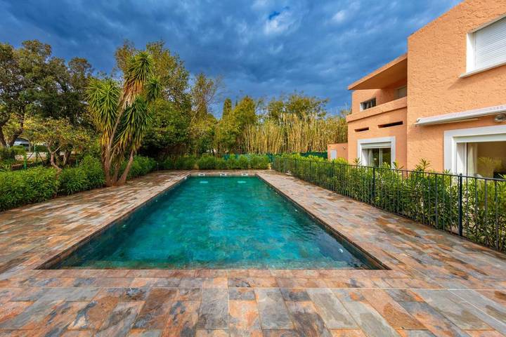 Appart’hôtel pour 4 personnes, avec jardin et piscine