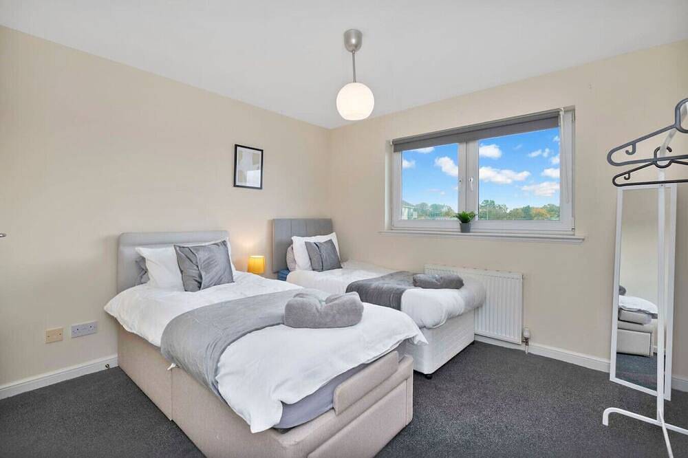 Entire apartment, Free Parking | Central | 2 Bedroom | 4 Guests in Livingston, West Lothian