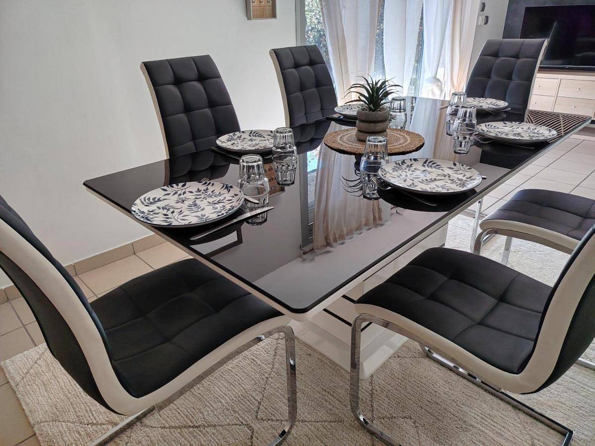 Appartement entier, ''Le Nid du Forez'' appartement 2 chambres , parking gratuit & calme in Précieux, Montbrison