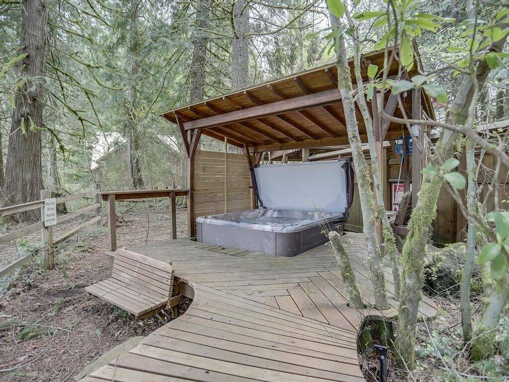 River View Cabin - Cozy Cabin, Awesome Views, Fireplace, Hot Tub in Welches, Mount Hood