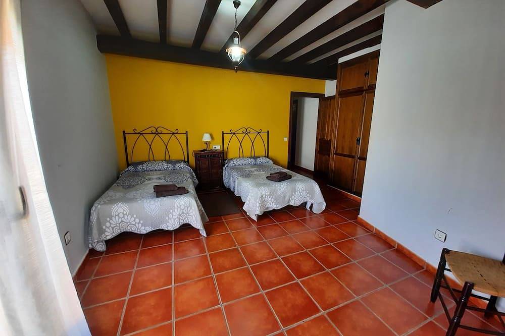 Rural House In A Unique Natural Environment in Aldeanueva del Camino, Cáceres Region
