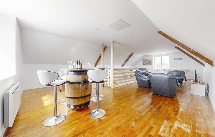 Appartement de vacances entier, Sunny Beach Apartment with Parking & Wi-Fi, 1.5km to Beach in Kerlouan, Région de Brest