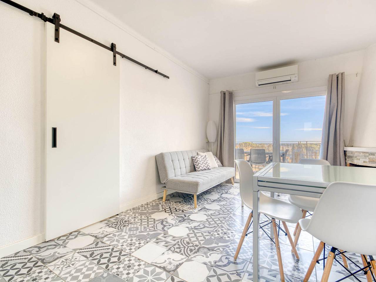 Entire apartment, Apto. Alina 31 -A/A, Wifi, parking, céntrico, zona tranquila. in l'Escala, Upper Empordà