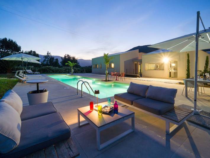 Casa de vacaciones para 4 personas, con jardín además de terraza y piscina - 1