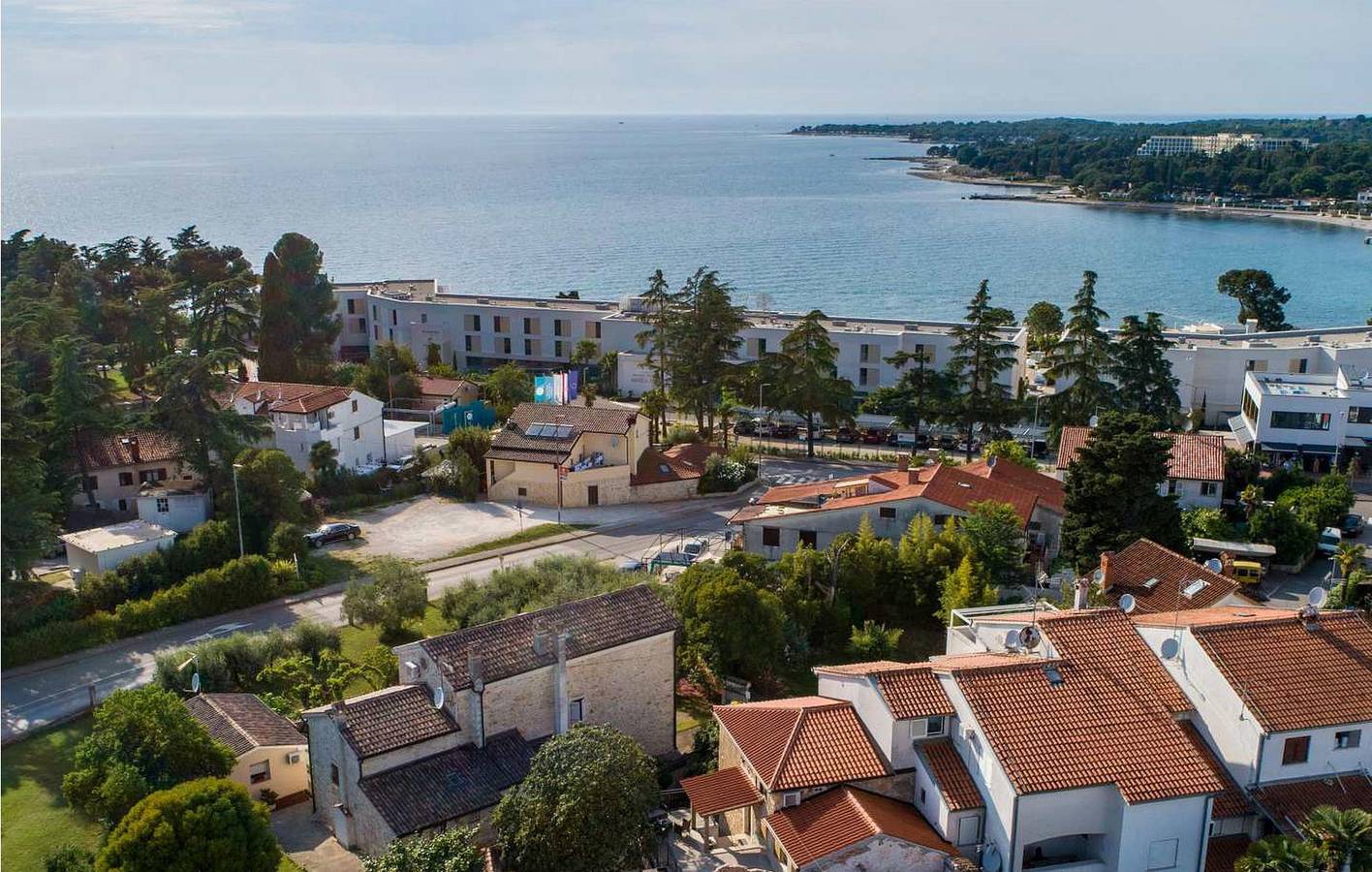 Accogliente appartamento con 2 camere da letto, terrazza, Wi-Fi e accesso alla spiaggia a 800 metri di distanza in Parenzo, Parenzo (Grad)