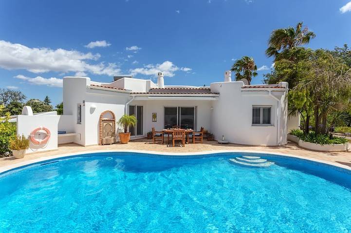Villa für 8 Personen, mit Terrasse und Garten sowie Whirlpool - 1