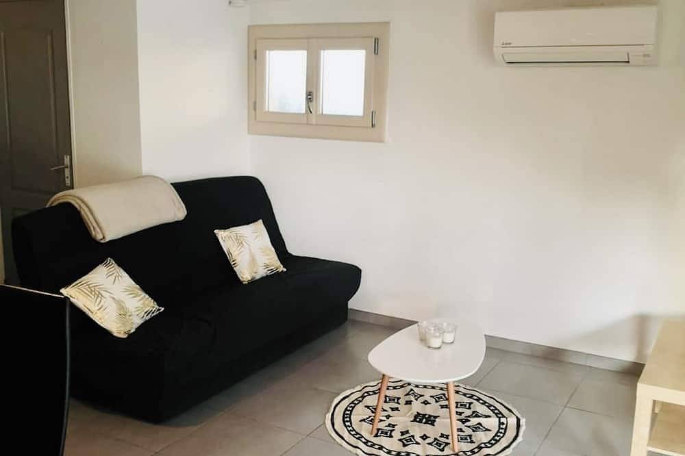 Appartement entier, Appartement paisible avec piscine privée in Salinelles, Côte méditerranéenne (France)