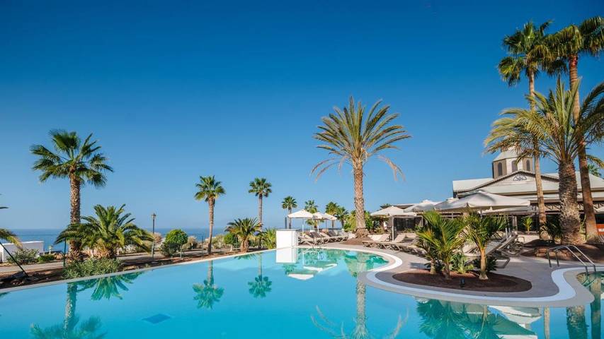 Hôtel pour 3 personnes, avec piscine ainsi que vue et jardin