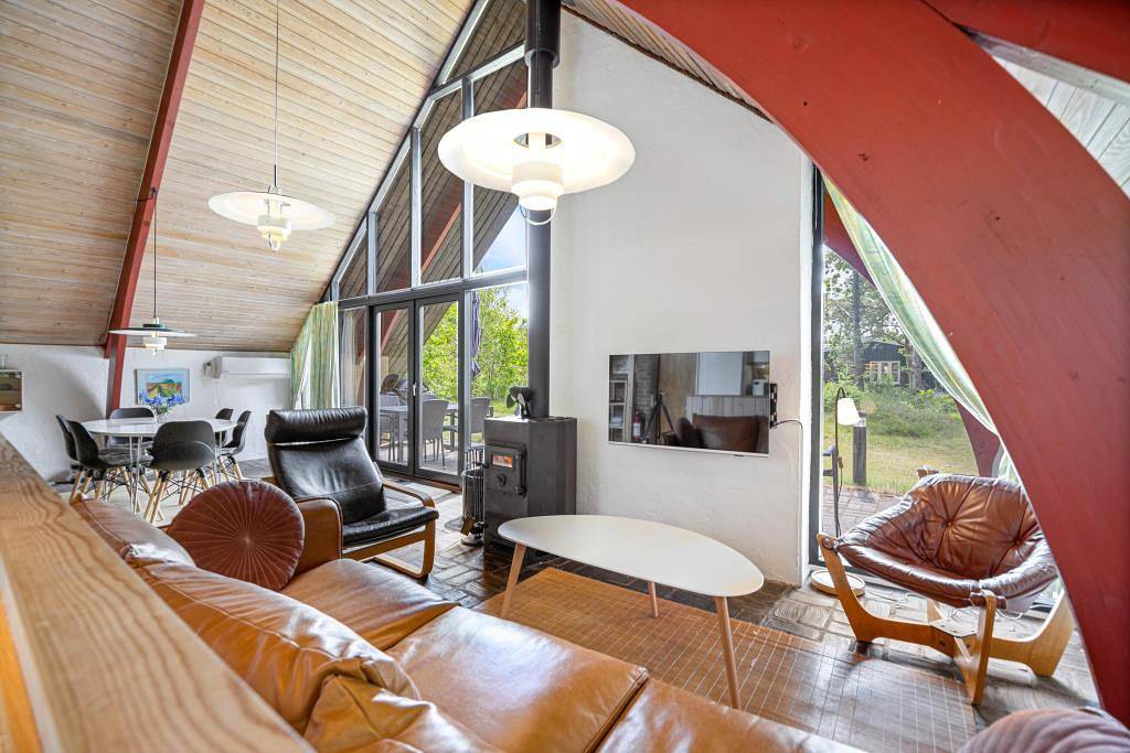 Älteres Ferienhaus mit Steinfußboden im Nurdach-Stil in Lodbjerg Hede, Ringkøbing