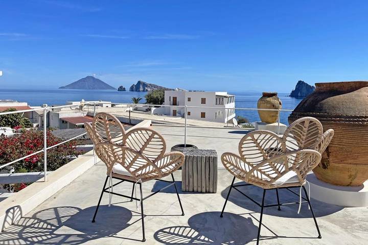 Appartamento per 4 persone, con Terrazza e Giardino nonché Panorama in Panarea