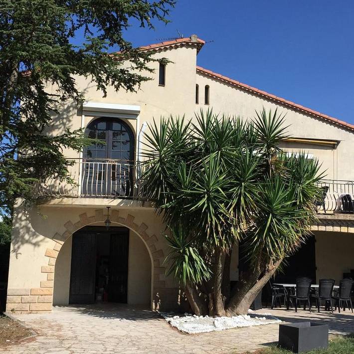 Villa pour 12 personnes, avec Balcon et Terrasse ainsi que Jardin et Piscine à Lunel