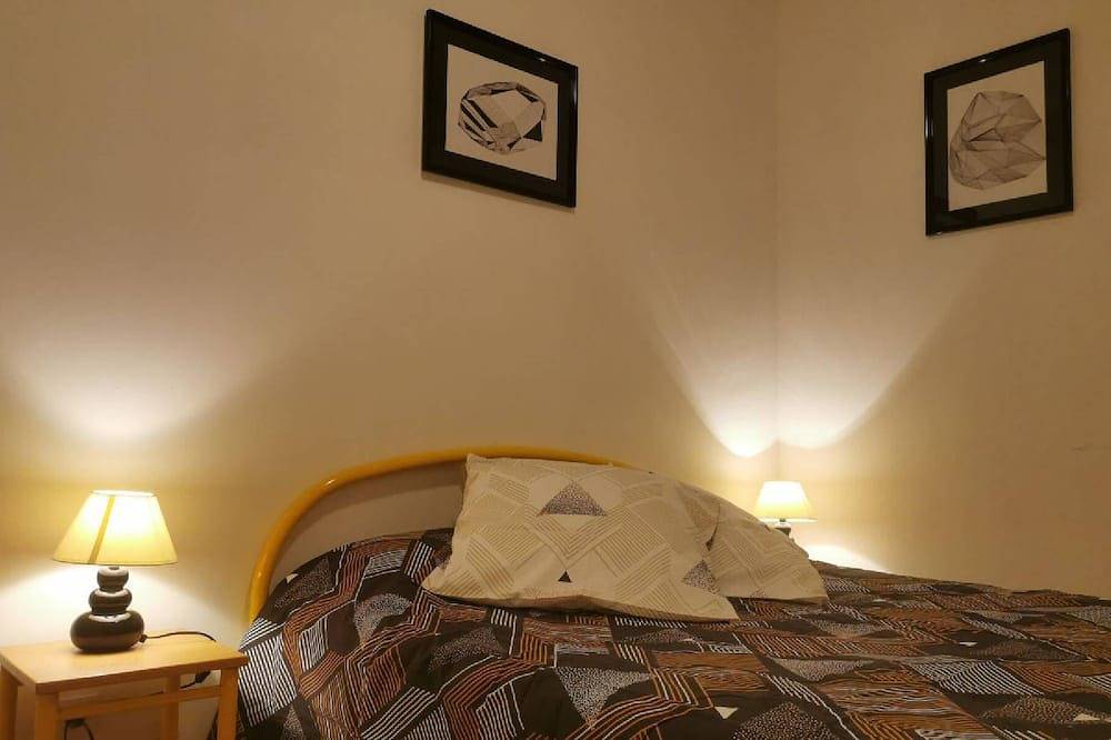 Comfortable individual lodgings in a natural setting. in Gouville-sur-Mer, Coutances