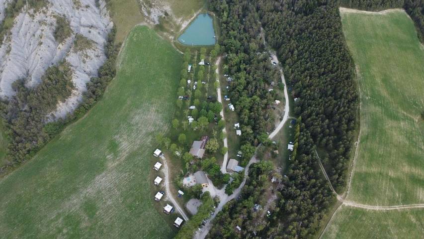 Camping pour 4 personnes, avec vue et jardin, animaux acceptés