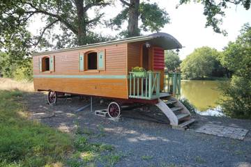 Gîte pour 3 personnes, avec vue ainsi que jardin et sauna, animaux acceptés dans Saône-et-Loire