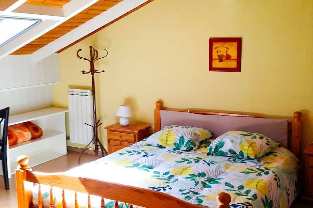 Entire apartment, 3-room apartment with dream lake view in a residence with pool and sunbathing lawn in Agra, Lago Maggiore (Lombardy)