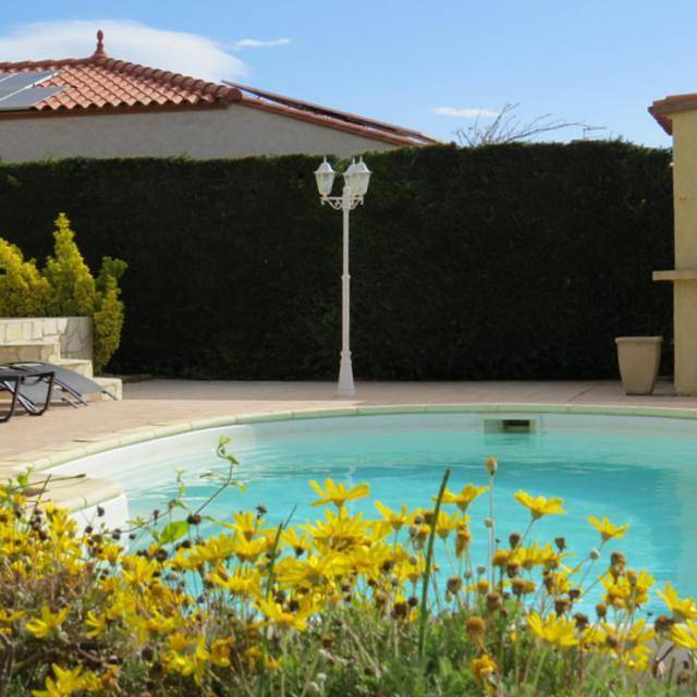 Chalet para 8 personas, con jardín además de piscina y sauna - 1