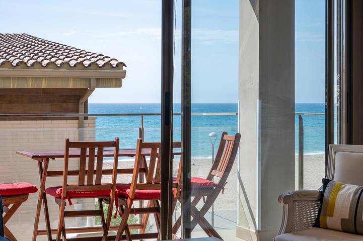 Ganze Wohnung, Ferienwohnung für 5 Personen mit Terrasse in Platja de Baix a Mar (Torredembarra), Torredembarra