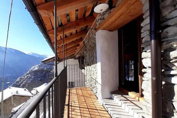 Gîte pour 4 personnes, avec terrasse et vue, animaux acceptés à Stroppo - 3