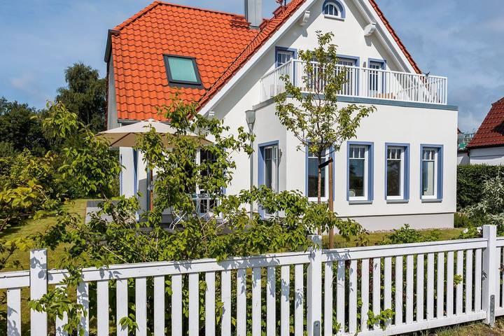 Ferienhaus für 6 Personen, mit Balkon und Terrasse sowie Garten und Seeblick in Ahrenshoop
