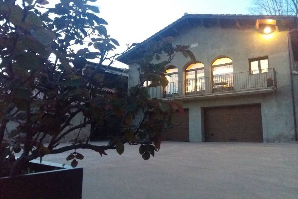 Rural house (full rental) Mas la Batllia for 6 people in Sant Joan de les Abadesses, Catalan Pyrenees