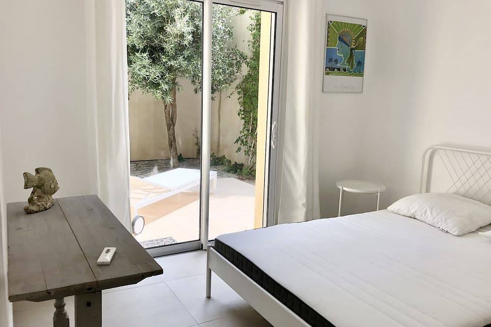 Apartamento entero, T3 sea view Sant Ambroggio with shady garden 2 minutes walk from the beach in Sant Ambroggio, Lumio