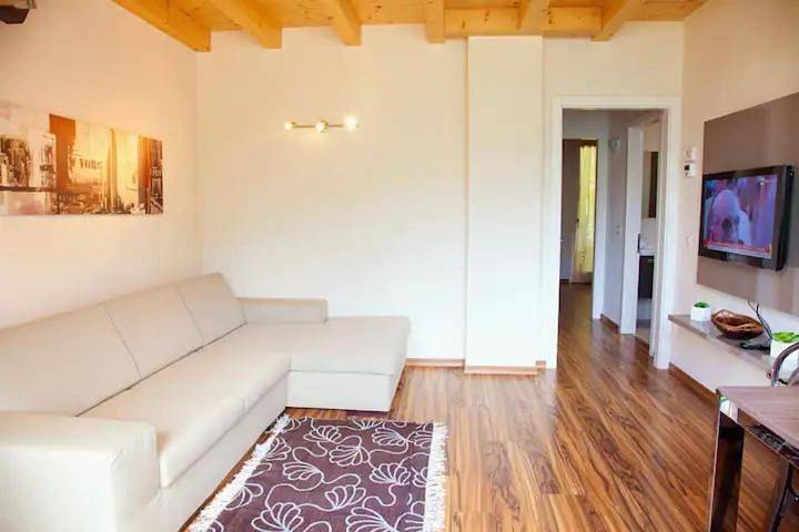 Gîte pour 6 personnes, avec vue ainsi que terrasse et vue sur le lac à Molveno - 3