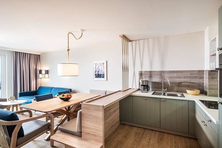 Ferienwohnung für 2 Personen, mit Balkon/Terrasse und Balkon sowie Terrasse und Pool in der Wohlenberger Wiek