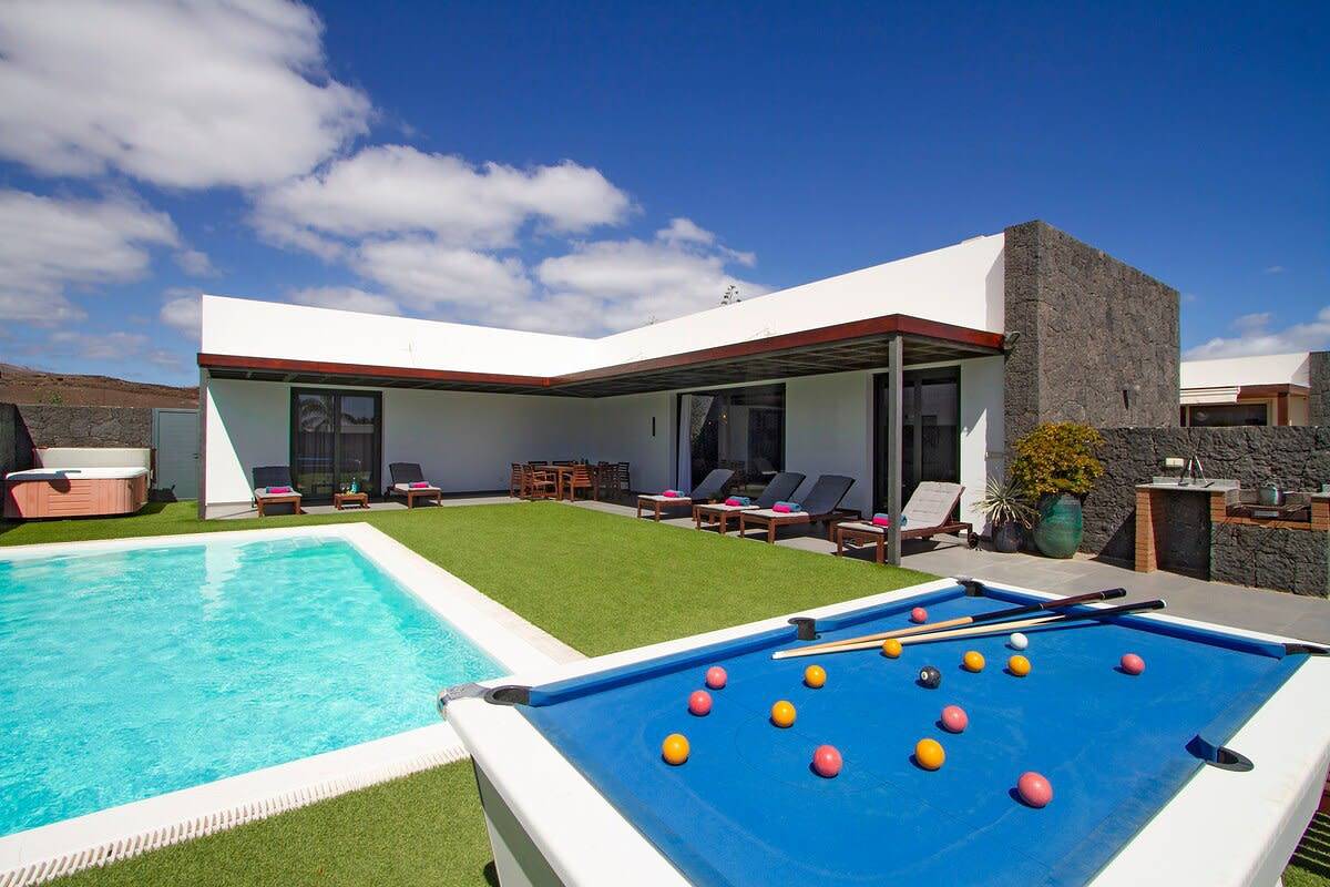 Villa Zanata with air conditioning and hot tub in Puerto del Carmen, Tías