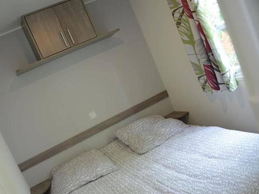 Camping d'Arpheuilles - Mobilheim 6 personen - Mobilheim 31 m² / 3 Zimmer - Halboffene Terrasse Tv 6 Pers. in Saint-Paul-de-Vézelin, Roanne und Umgebung