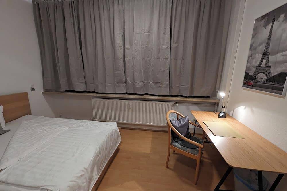 Ganze Wohnung, 1,5 Familienzimmer Duschbad, 2 Betten, Frühstücksecke, Arbeitsplatz, zentral in Pforzheim, Nordschwarzwald