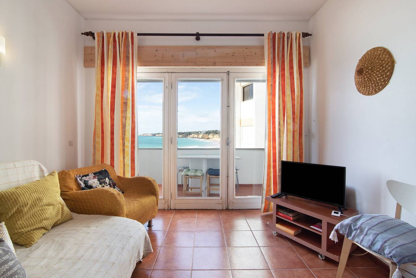 Entire apartment, Apartment 'Caravela' with Sea View, Balcony & Wi-Fi in Armação de Pêra (costa), Armação de Pera