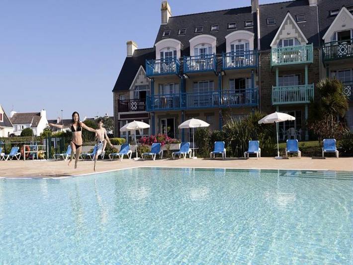 Gîte pour 4 personnes, avec piscine et terrasse, adapté aux familles dans Plage de Grève Blanche (Guilvinec)