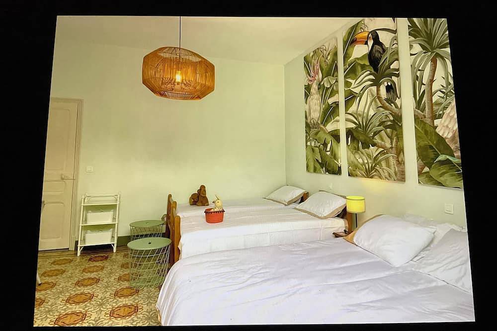 Villa Squirrel ideal to enjoy your vacations located between St Rémy / Noves. in Verquières, Arles region
