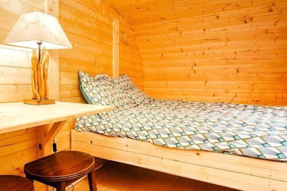 Zecamping 3* piscine chauffée sauna jacuzzi chalet 8m2 2 pers in Huelgoat, Châteaulin und Umgebung