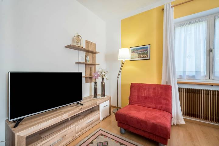 Ganze Wohnung, Ferienwohnung 'Oase' mit Gemeinschaftsgarten, Wlan und der Möglichkeit den privaten Pool zu benützen in Oberlana, Lana