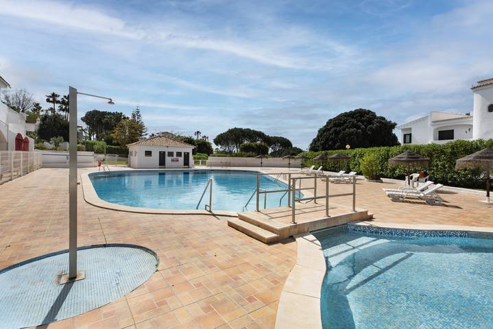 Location de vacances pour 4 personnes, avec balcon/terrasse à Porches