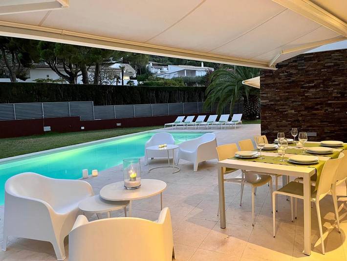 Location de vacances pour 13 personnes, avec piscine et jardin à El Port de la Selva - 4