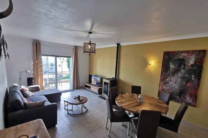 Gîte pour 6 personnes, avec Balcon et Jacuzzi ainsi que Jardin et Piscine à Budens