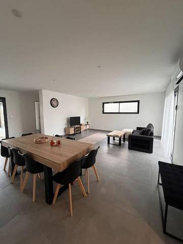 Cottage pour 8 personnes, avec terrasse et piscine à Cébazat