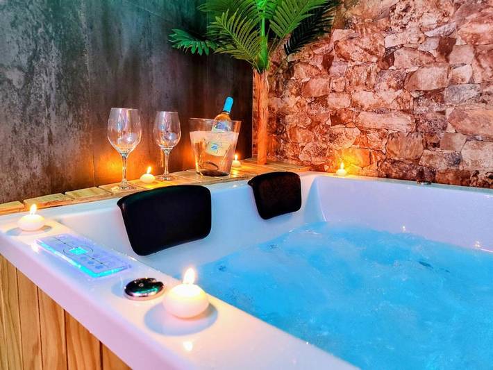 Gîte pour 2 personnes, avec Jacuzzi à Zuheros