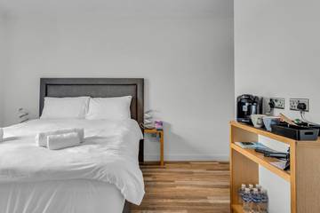 Holiday Apartment for 2 People in Chartham, Kent Downs, Photo 2