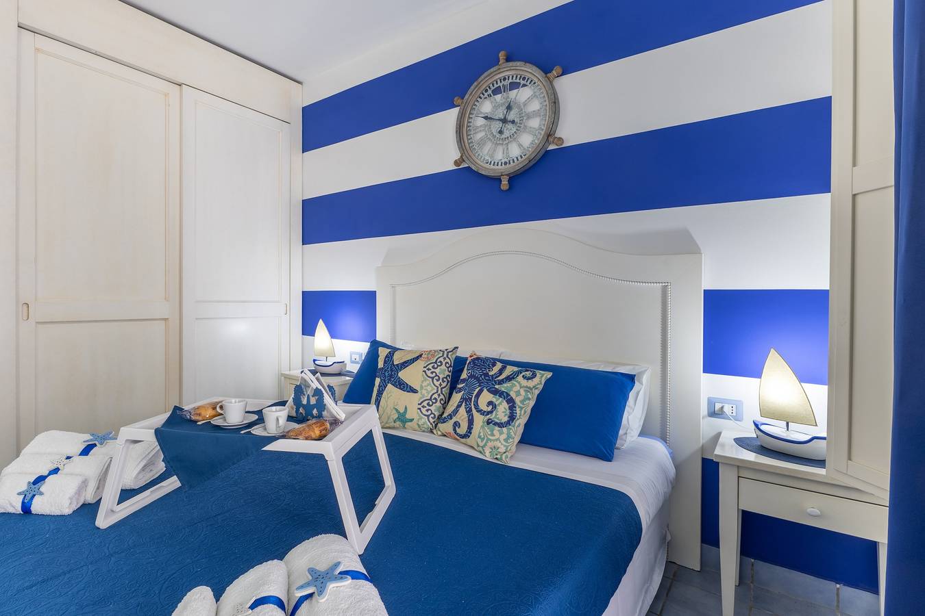 Entire apartment, Holiday Apartment "Home Borgo Rio Favara" with Private Terrace & Wi-Fi in Santa Maria del Focallo, Ispica
