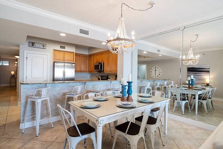 Vacation rental for 10 people, with hot tub and pool as well as balcony in Okaloosa Island