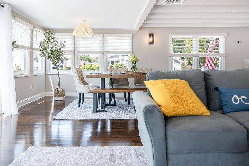 Old Lyme Shores Beach house! Walk to water! in Old Lyme, Connecticut