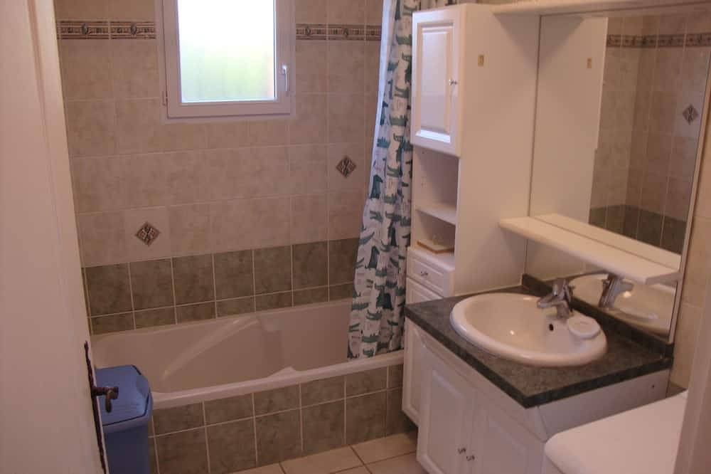 Ganze Wohnung, Quiet apartment in property near the city center in Ruoms, Ardèche