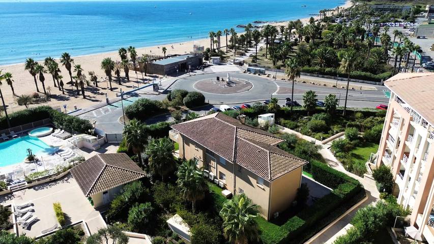 Gîte pour 6 personnes, avec terrasse dans Plage du Port Fréjus - 2