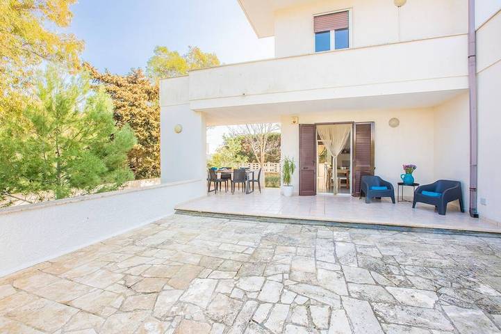 Villa per 6 persone, con balcone e giardino, con animali domestici in Torre Santa Sabina
