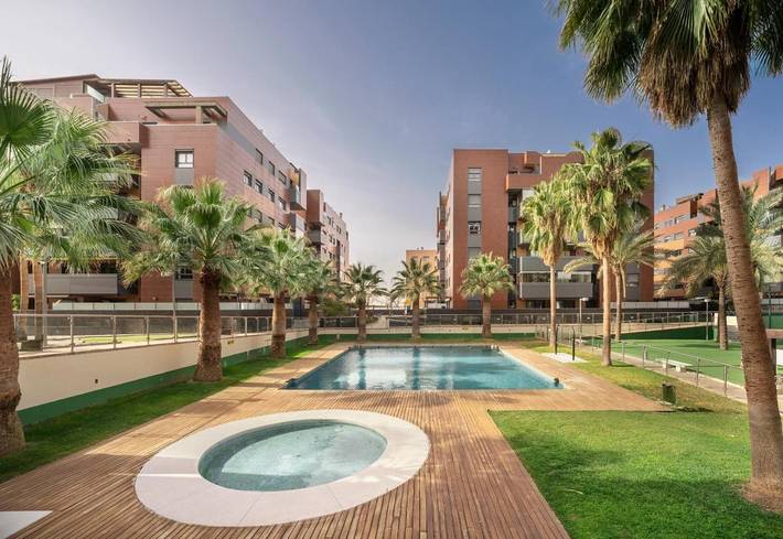 Apartamento de vacaciones para 6 personas, con vistas además de piscina y jardín - 1